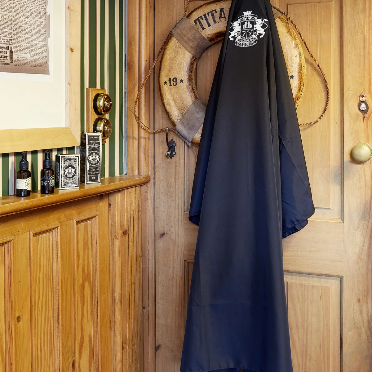 Dear Barber - The Original Barber Cape - Czarna peleryna fryzjerska XL 160x136cm