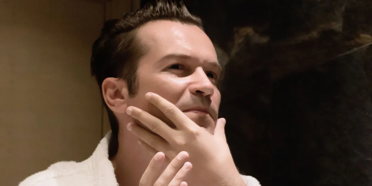 Wody po goleniu z alkoholem - działanie, wady i zalety