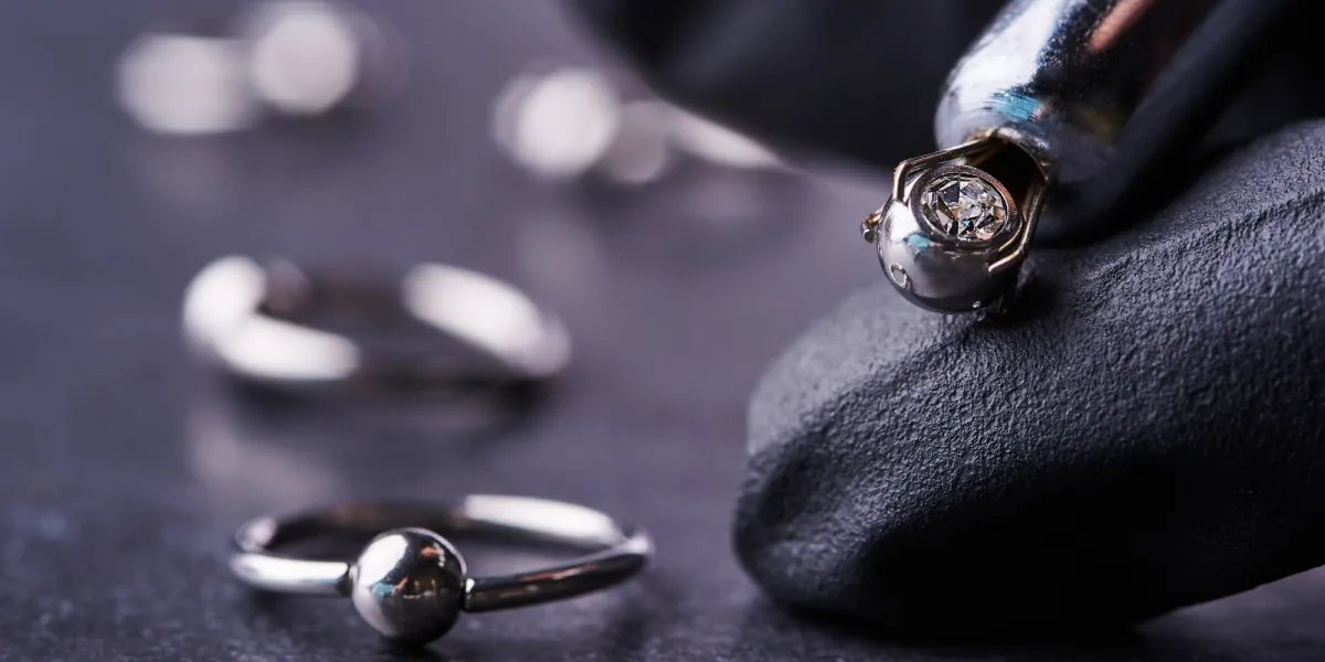 Piercing - wymagająca ozdoba