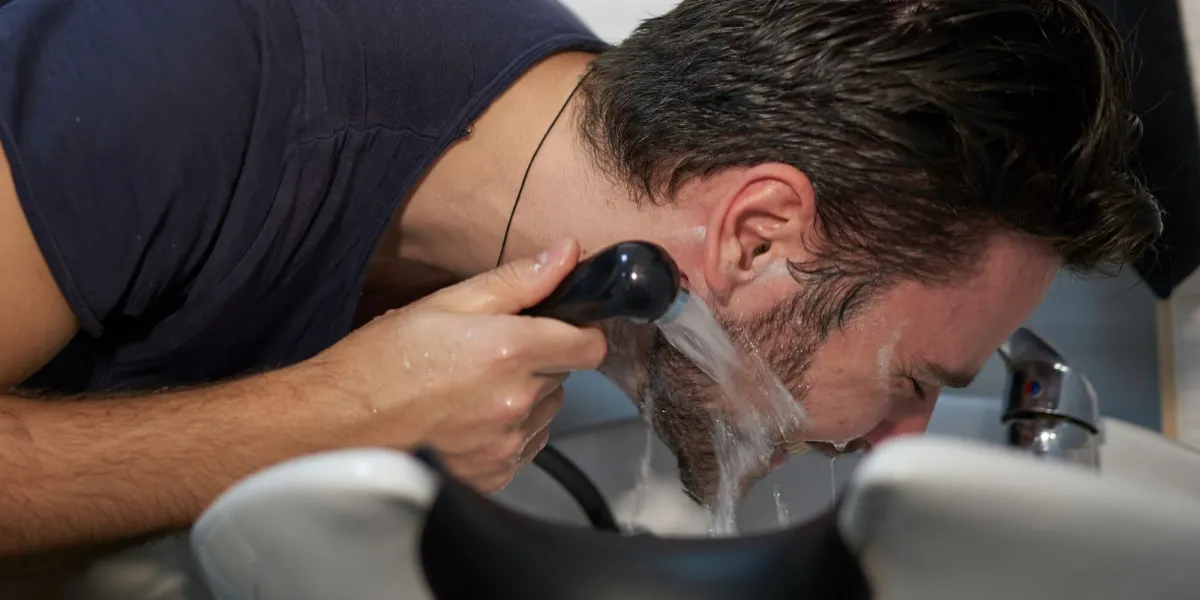 Czy warto stosować specjalny szampon do brody?